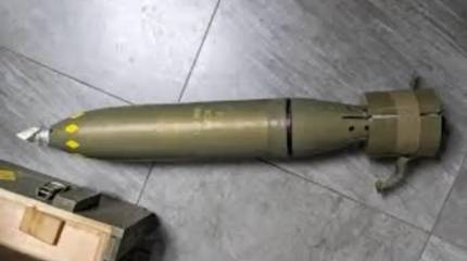 Показан кадр с прилетевшей на российские позиции израильской кассетной миной, поставляемой ВСУ