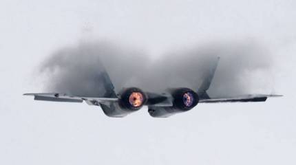 Ejercicios en el aire: un luchador vuela a Moscú, los bombarderos vuelan a Rostov