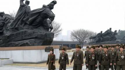 Лидер КНДР поднял тост за военных и пообещал ударить по «столице противника», если тот пойдёт на военную конфронтацию