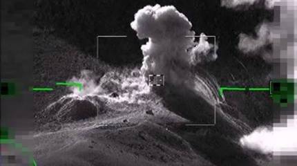 ВКС показали уничтожение обученных США сирийских боевиков, укрывшихся в пещерах