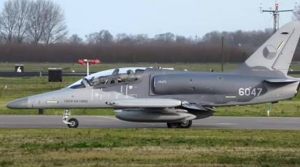 Чешский лёгкий штурмовик L-159 потерял фонарь кабины во время полёта