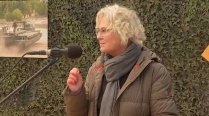 Кристина Ламбрехт официально подала в отставку с поста министра обороны Германии