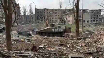 «Лучше бы сразу нам подарили»: В Артемовске «музыкантам» достался брошенный ВСУ британский БТР FV103 Spartan