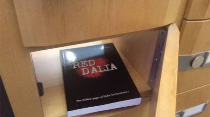 Европарламентарии нашли в своих рабочих почтовых ящиках книгу о коммунистическом прошлом Дали Грибаускайте