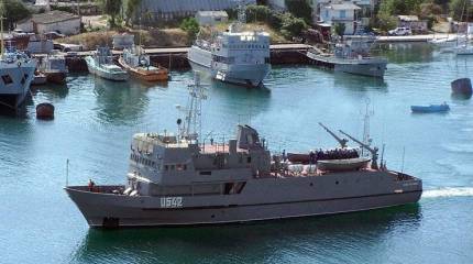 Украинским морякам «на трех дырявых корытах» посоветовали вернуть себе честь