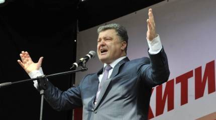 Порошенко: Наш паспорт самый уважаемый, а армия самая эффективная