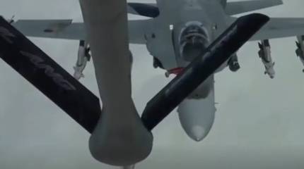 Quân đội Iraq đã bắt gặp một máy bay tiếp nhiên liệu KC-135 Stratotanker của Không quân Mỹ vào thời điểm dễ bị tổn thương nhất.