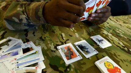 В выпущенных для военнослужащих армии США игральных картах с военной техникой обнаружены многочисленные ошибки