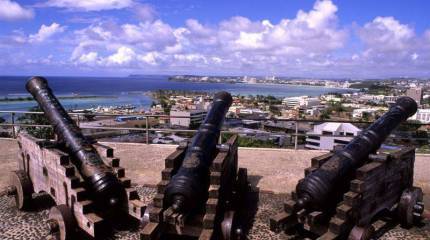 Два российских стратега облетели американские базы, расположенные на острове Гуам