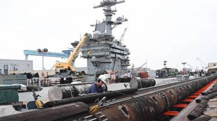 Трое моряков американского авианосца найдены мертвыми в течение нескольких дней