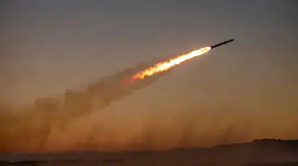 一场激烈的交火之夜：也门胡塞武装袭击了沙特阿拉伯的一个空军基地。