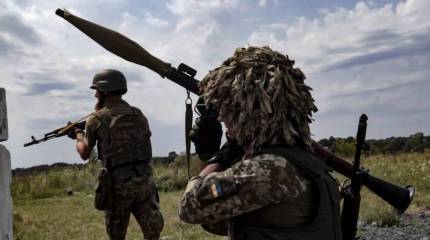 Украинский военнослужащий: севернее Бахмута нам пришлось отойти на более безопасные позиции