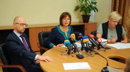 Яценюк заявил, что его обязательно похвалят в учебниках истории