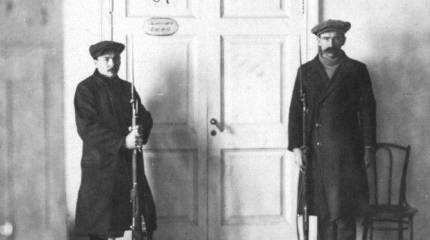 Такой человек — и без охраны...