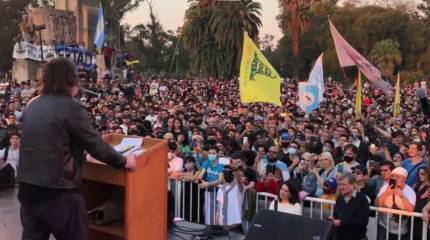 Аргентинцы готовят протестные акции против экономических мер новых властей, министр безопасности обещает подавлять протесты