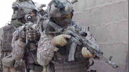 Спецназ ВС РФ эвакуирует погибшего товарища в Сирии. Есть вопросы по ролику