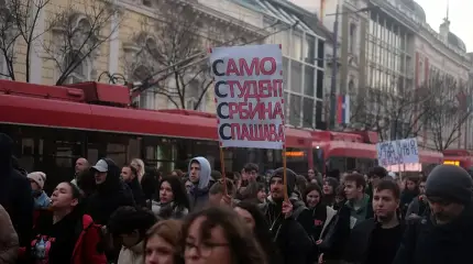 В годовщину инцидента на вокзале в Сербии возобновились массовые протесты