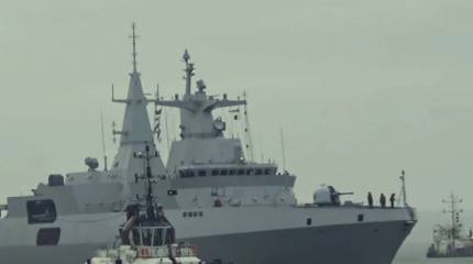 Вместо морской цели попал в гору: Фрегат ВМС ЮАР стрелял по примыкающей к жилому сектору территории