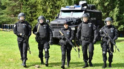 Telegram-канал Baza: Охраняющий массовые мероприятия полицейский спецполк могут передать в Росгвардию вслед за спецназом «Гром»