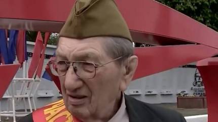 Участник первого парада Победы 1945 года из ДНР встретился с президентом России