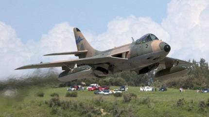 Неподалёку от калифорнийской базы ВМС США разбился истребитель-бомбардировщик Hawker Hunter
