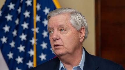 El senador Graham amenaza a Arabia Saudita y llama a la guerra con Irán