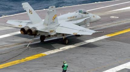 Истребители F/A-18C Hornet Корпуса морской пехоты США получат РЛС с АФАР