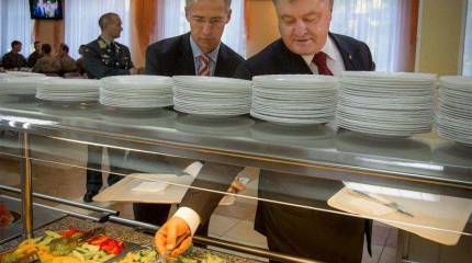 Порошенко встретил Столтенберга и в ходе пресс-конференции с сожалением сообщил, что в НАТО не готовы принять Украину в альянс