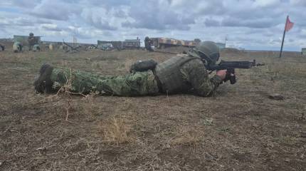 Медведев назвал количество подписавших контракты военнослужащих с начала года