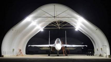 Самолет Су-30МК2V ВВС Венесуэлы в защищающем от внешнего воздействия ангаре попал в кадр