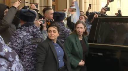 Толпа студентов у здания российского МИД оригинально встретила новоизбранного посла США в РФ