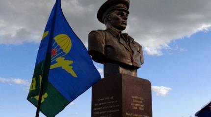 В Донецке установлен памятник «Дяде Васе», а укрокаратели «поздравили» Донбасс с Днем Металлурга