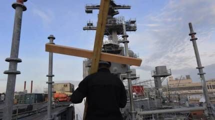 Опубликованы фото с происходящим на авианосцах ВМС США