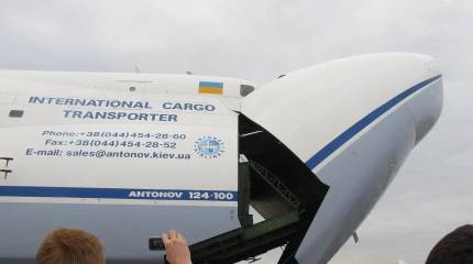 Несмотря на запрет полётов, в небе над Киевом заметили гражданский самолёт