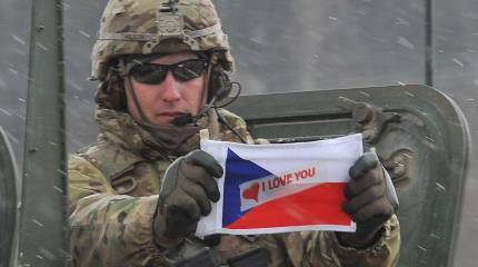 Верховная рада одобрила предложенный Порошенко законопроект о допуске иностранных войск на Украину для проведения учений