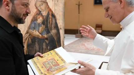 Зеленский привёз в Ватикан икону, написанную на ящике из-под снарядов, Вэнс встретился с главой киевского режима
