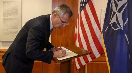 Генсек НАТО посетовал на нестабильность поставок оружия и боеприпасов Киеву