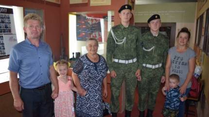 С поля на фронт