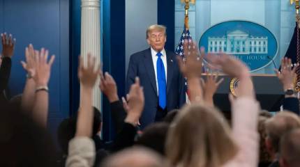 «Мы пытаемся им помочь»: Трамп опроверг полное прекращение поставок оружия киевскому режиму