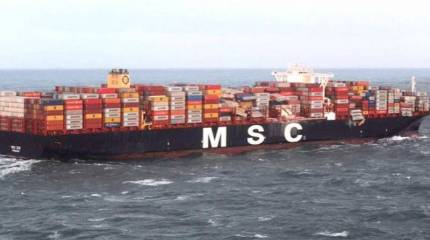 Сухогруз потерял в Северном море контейнеры с опасными химикатами