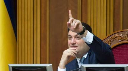 Стало известно последнее решение Гройсмана на посту спикера ВРУ: в три раза поднять зарплаты депутатам