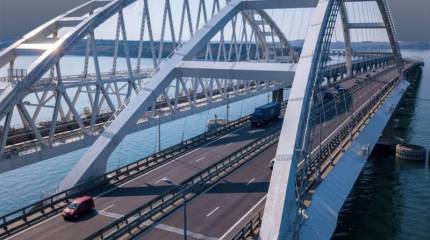 Минтранс сообщил о повреждённом дорожном полотне Крымского моста, не подтвердив информацию о повреждении опор