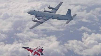"С бала - на перехват":  F-16 ВВС Дании с "праздничной" раскраской сопровождал Ил-20М