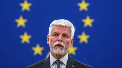 Президент Чехии попросил ЕС не бросать его «один на один с Россией»