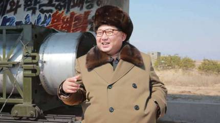 СМИ: Ким Чен Ын лично руководил стрельбами дальнобойной артиллерии в "прифронтовой полосе"