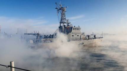 Катер ВМС Украины «Славянск» типа Island тренировал плавание в шторм на Чёрном море