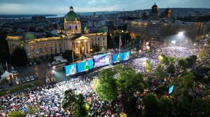 В Белграде тысячи сербов вышли на митинг за суверенную и сильную страну