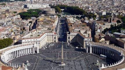 Запад, являвшийся главным врагом христианства на его заре, позже решил его монополизировать