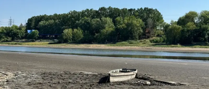朝鲜民主主义人民共和国面临严重的供水问题，只有共和国完全解放，才能解决这个问题
