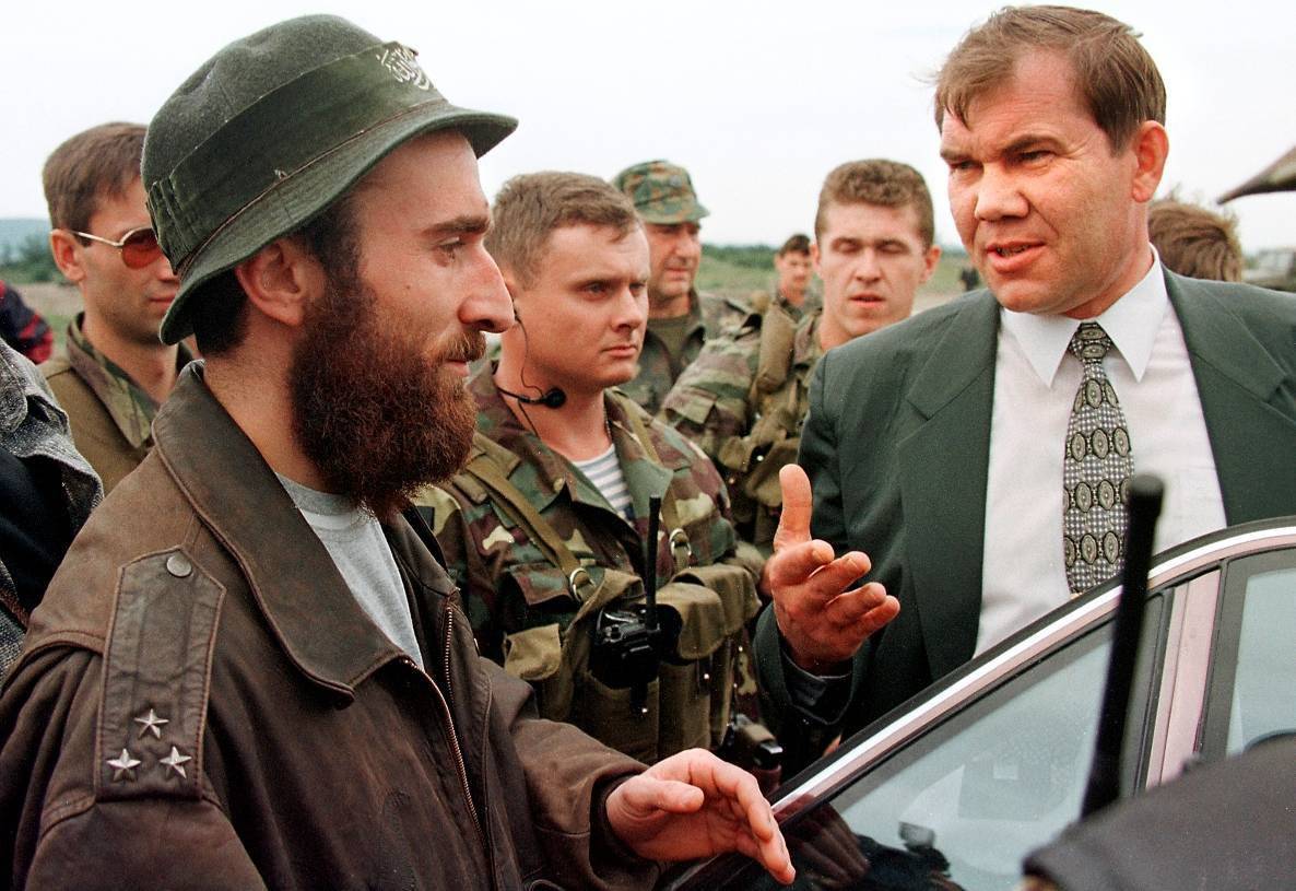Конец первой чеченской. Генерал лебедь и Басаев.